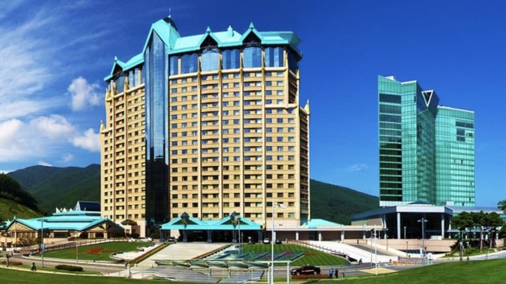 Kangwon Land faces questions over reward-card replacement controls