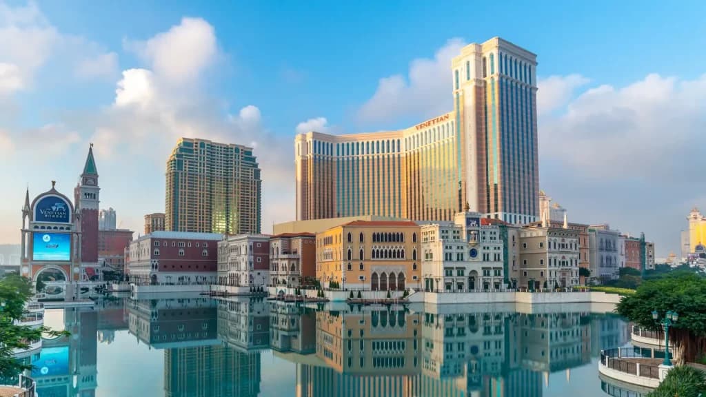 LVS unit raises Sands China holding to 75.01%