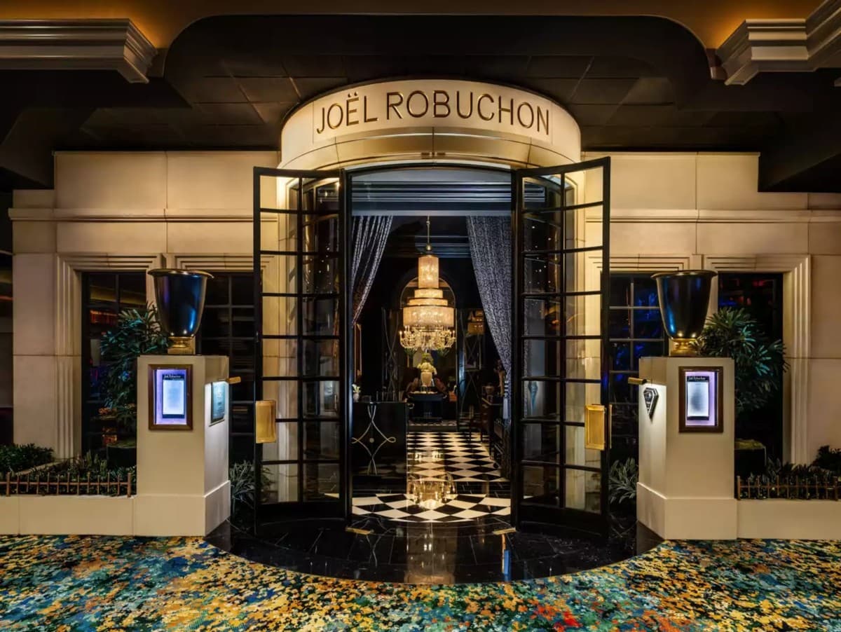 VEGAS DINING NEWS: 4 Vegas Restaurants Earn Michelin Stars, High Mis-steaks