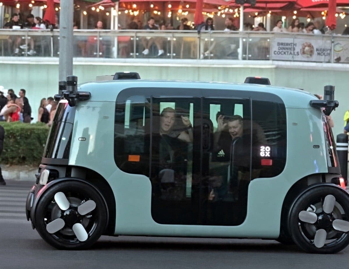 GAD ZOOKS! Robotaxis Screw Up in Las Vegas