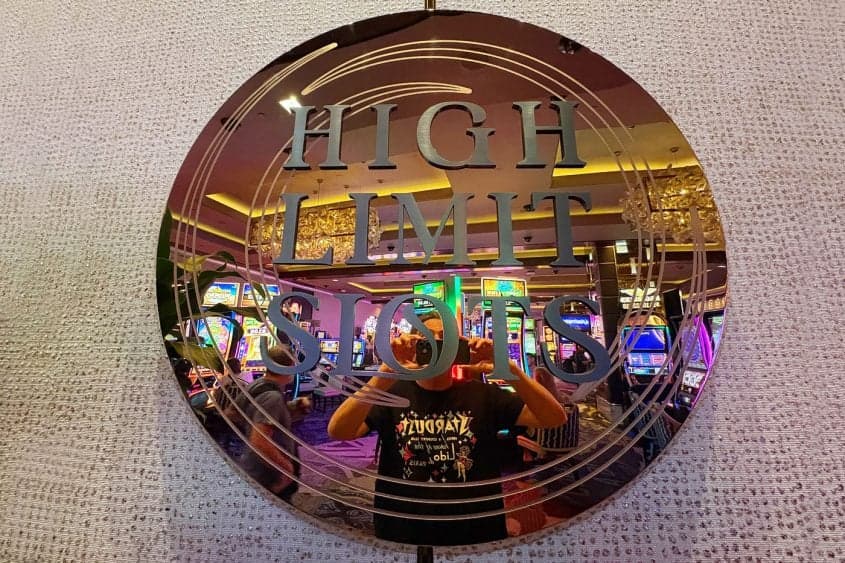 Cosmopolitan Opens Renovated High-Limit Slot Room